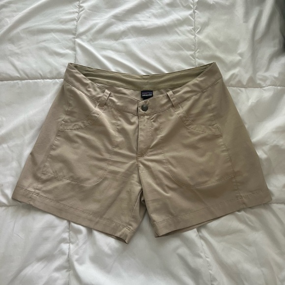 Patagonia Pants - Patagonia Women’s Khaki Shorts